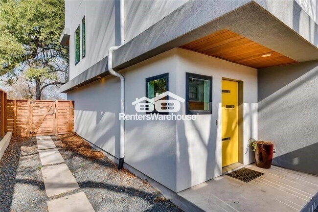 Building Photo - 2301 Bluebonnet Ln