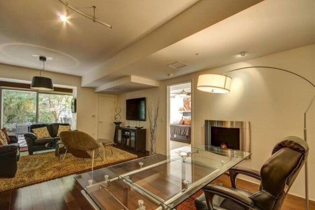 Building Photo - 7151 E Rancho Vista Dr