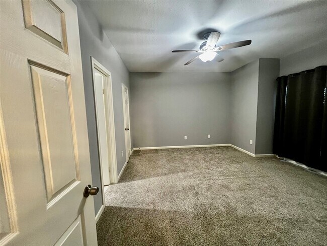 Foto del edificio - 3100 Walnut Bend Ln