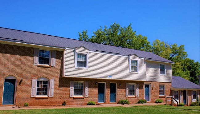 Building Photo - 2903 Forestbrook Dr