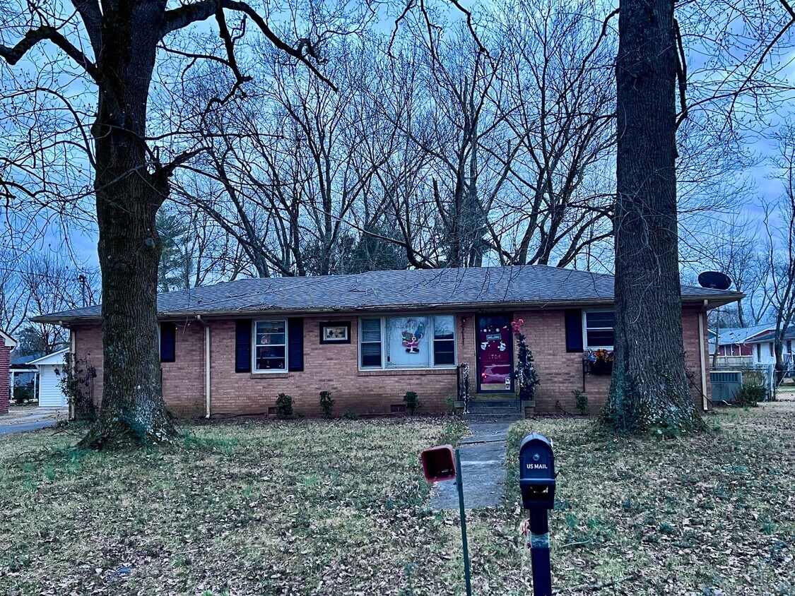 Primary Photo - 2BD/1 BA