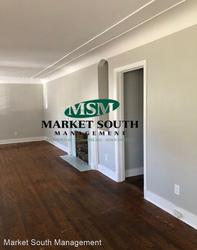 Building Photo - 3 br, 2 bath House - 425 E. 51st Street