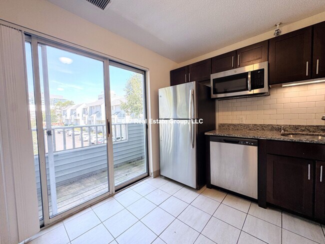 Building Photo - 154 N Beacon St