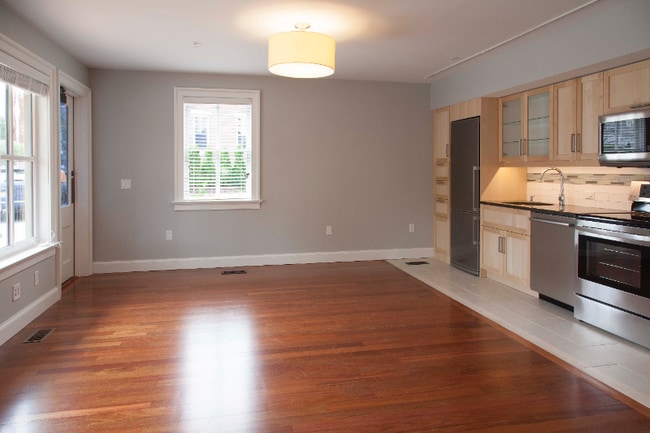 Building Photo - 123 Main St