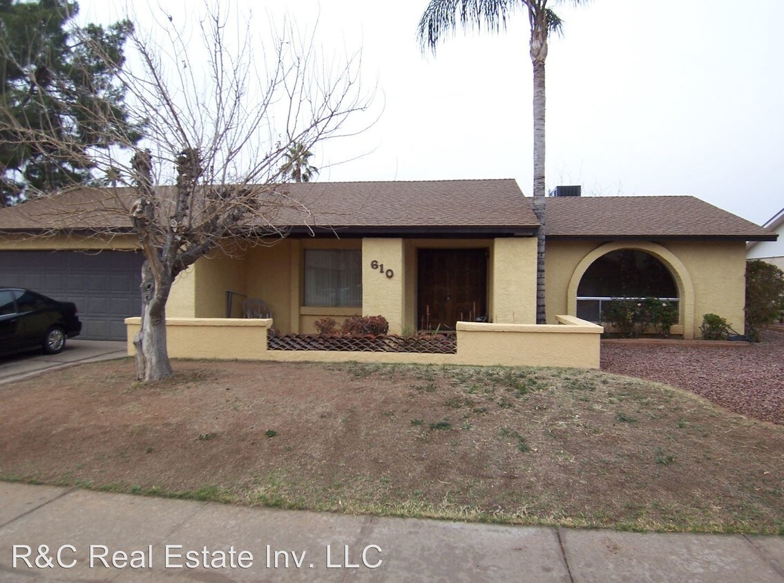 Primary Photo - 610 W Medina Ave