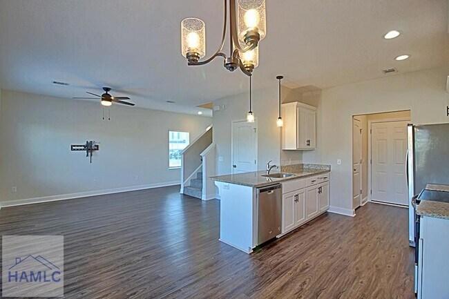 Building Photo - 681 Abode Ave