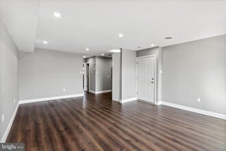 Building Photo - 296 Greenough St