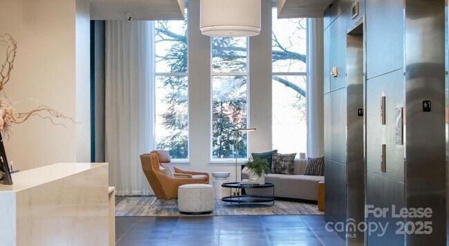 Foto del edificio - 4300 Sharon Rd