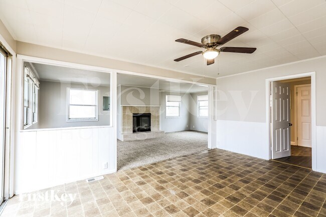 Foto del edificio - 803 NE 61st St