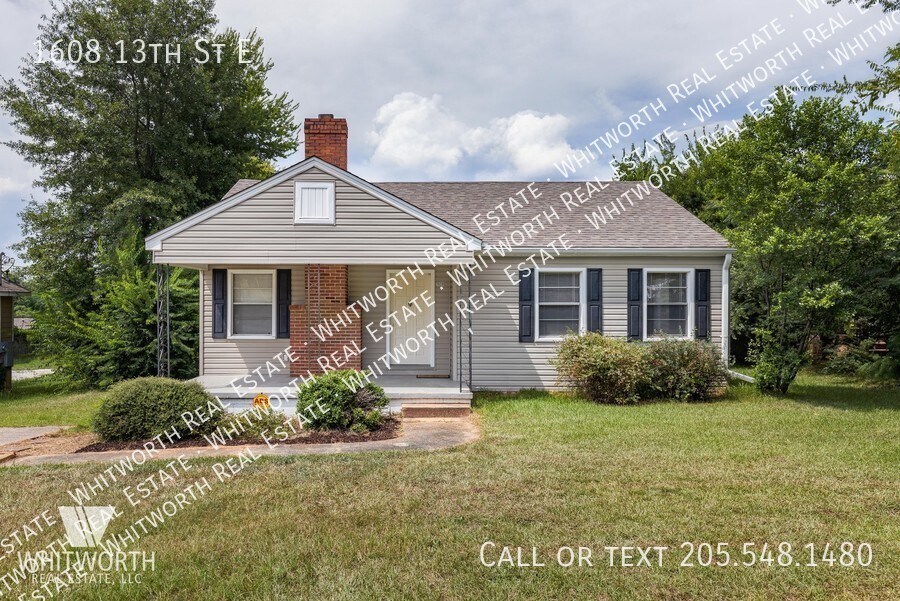 Primary Photo - Newly Renovated Home in Rosewood Subdivisi...