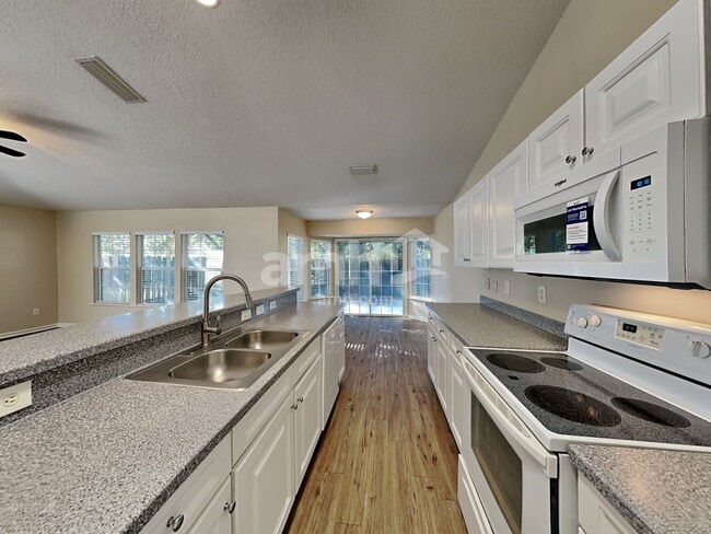 Foto del edificio - 1433 Heather Ct