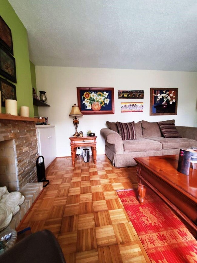 Foto del edificio - 1555 Forest Lakes Cir