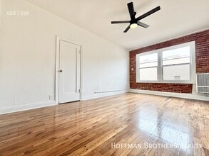 Building Photo - 245 N Kenmore Ave