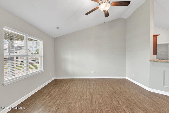 Building Photo - 258 Breakwater Dr