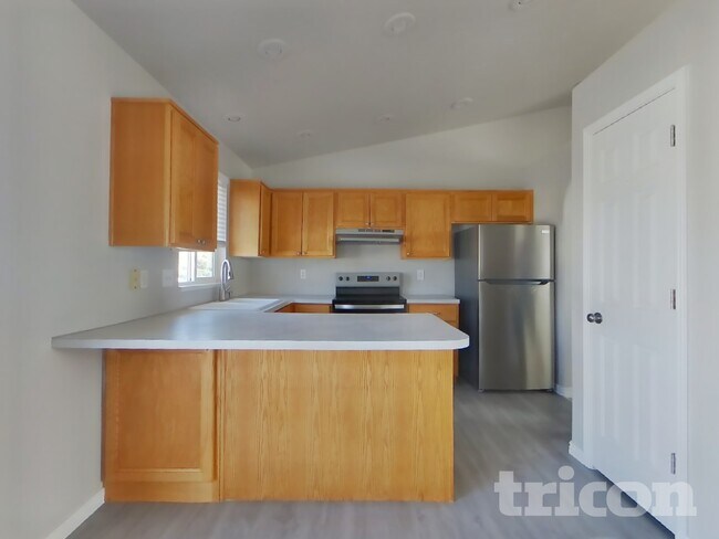 Foto del edificio - 5447 Midland Dr