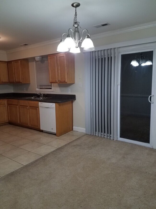Foto del edificio - 3341 Golden Oaks Ln