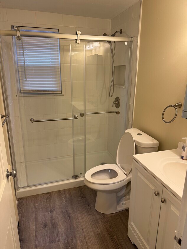 Foto principal - 877 Farmington Ave