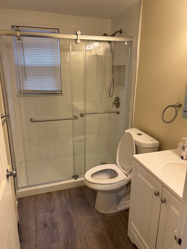 Photo - 877 Farmington Ave