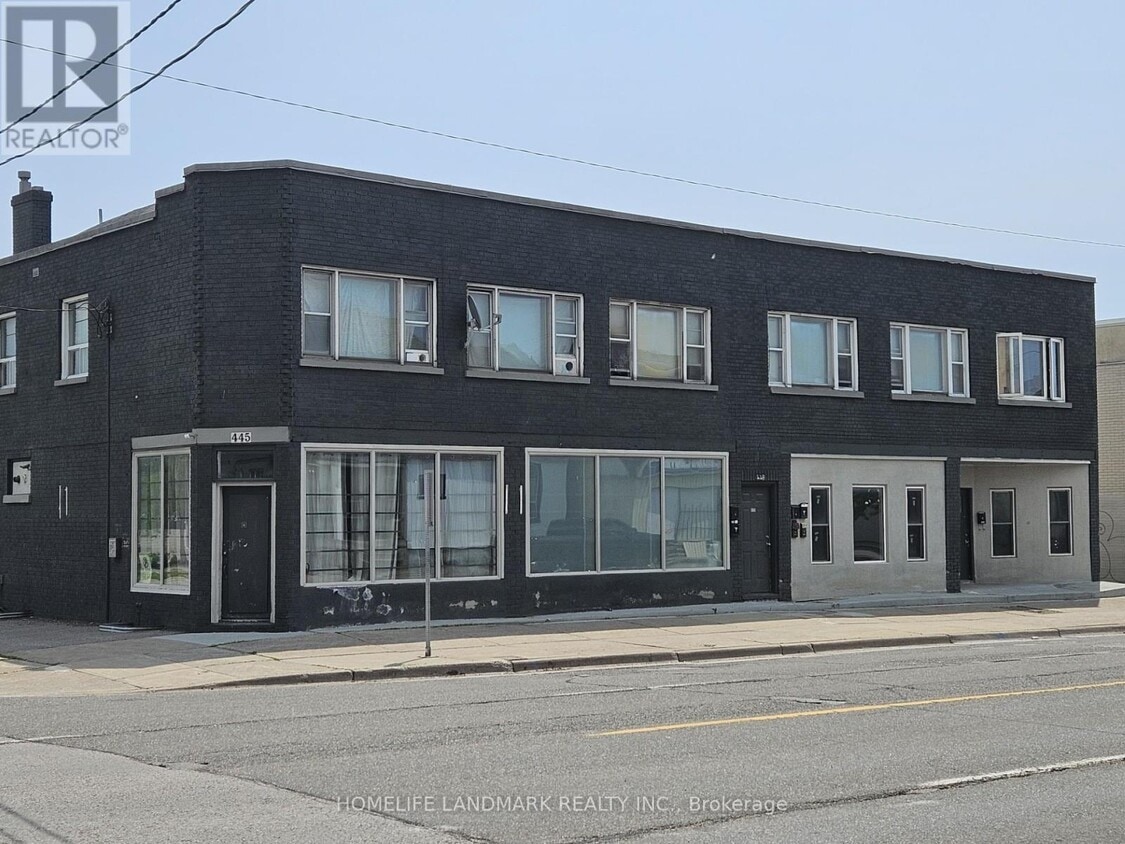 Primary Photo - 451 Simcoe St S