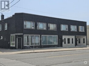 Building Photo - 451 Simcoe St S