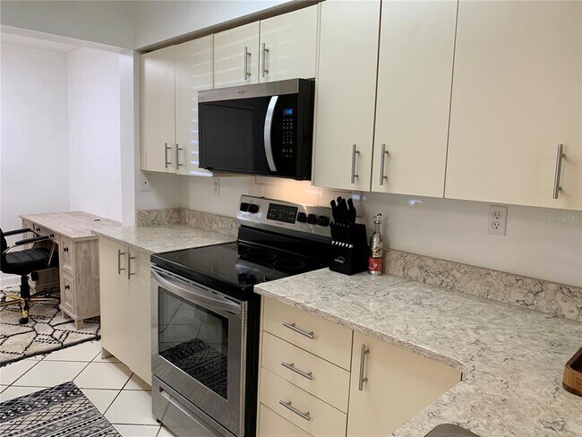 Foto del edificio - 6061 Bahia Del Mar Cir