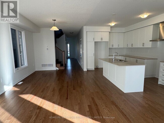 Building Photo - 289 Bergamot Ave