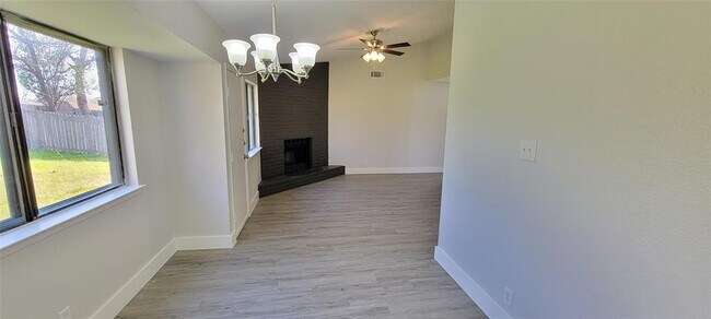 Building Photo - 4809 Bundyhill Dr