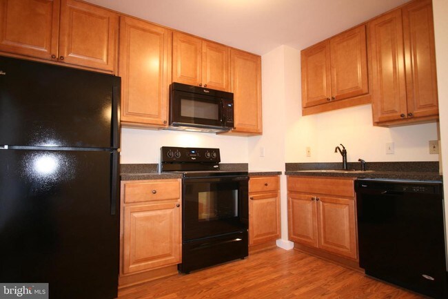 Building Photo - 157 Stonegate Dr