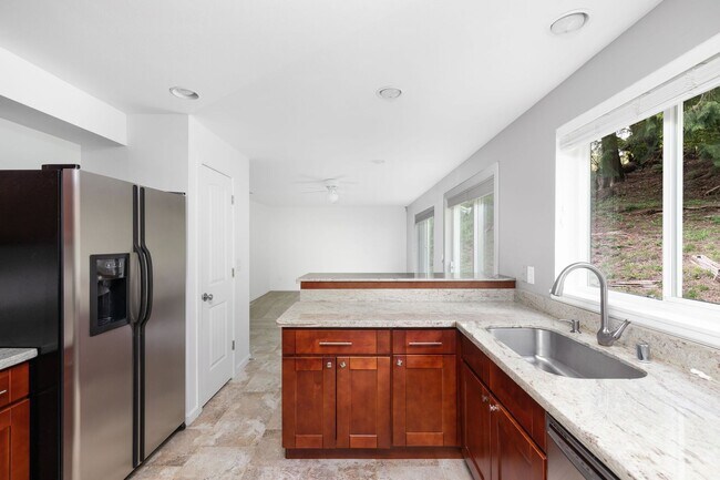 Foto del edificio - Beautiful 4 Bedroom 3 Bath Issaquah Home on Large Private Lot