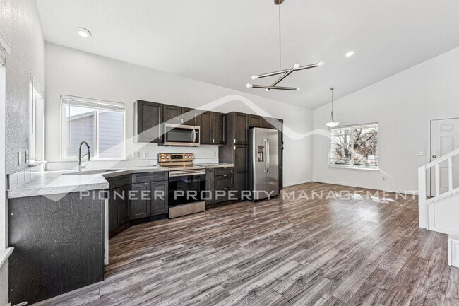Foto del edificio - Spacious Home with Fenced Yard and Washer/Dryer