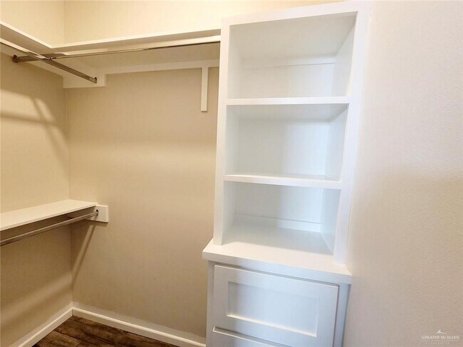 Building Photo - 5704 Sandpiper Ave