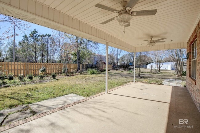 Building Photo - 200 Hawthorne Cir