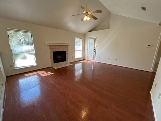 Foto del edificio - 3820 Water Oak Dr