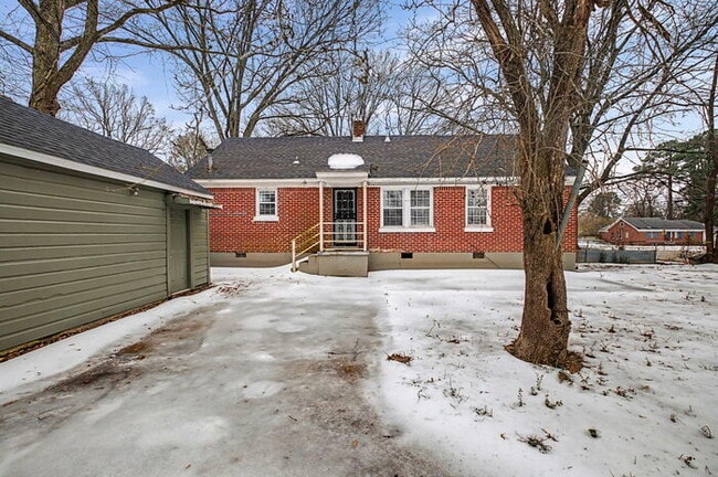 Building Photo - 1604 Alta Vista Ave