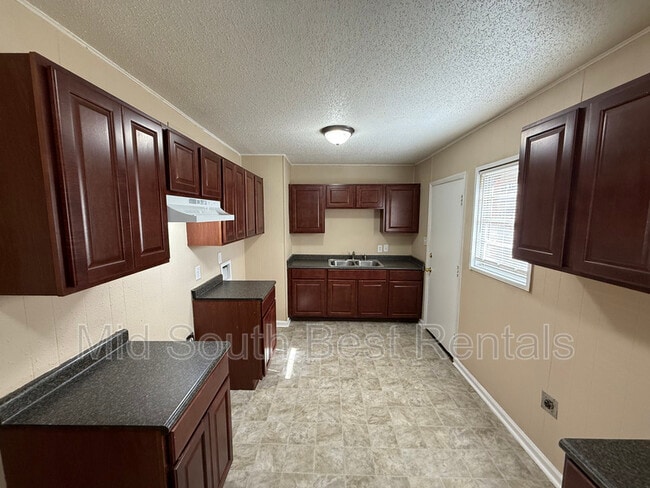 Building Photo - 1383 Haywood Ave