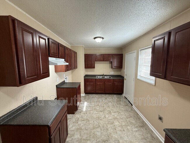 Foto del edificio - 1383 Haywood Ave