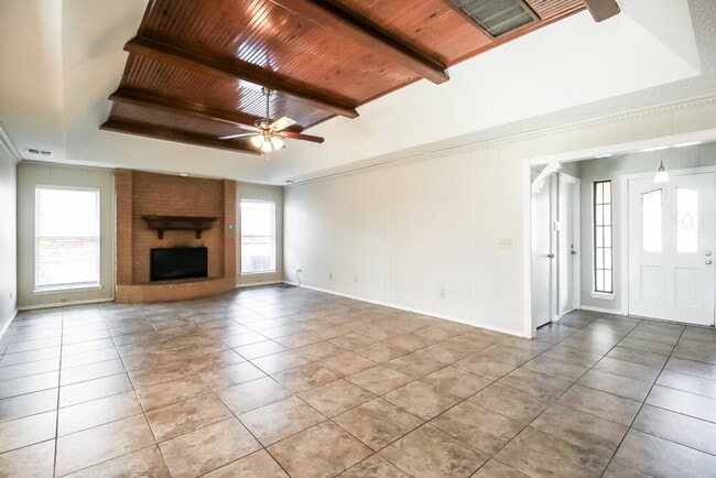 Foto del edificio - 5421 Sudbury Ln