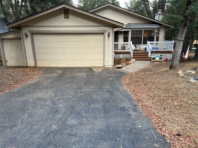 Building Photo - CLEAN 3 bed 2 bath updated home in Lake Wi...