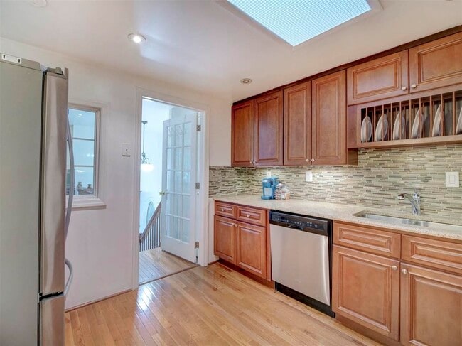 Building Photo - 14 Chopin Ct