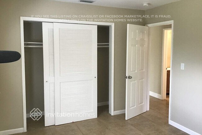 Building Photo - 5650 SW 54th Ct