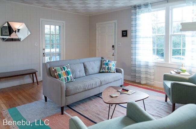 Building Photo - 3 br, 1 bath House - 1735 King Woods Drive