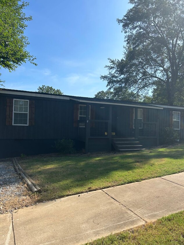 Primary Photo - Greenville, 3BD/2.BA, 1536