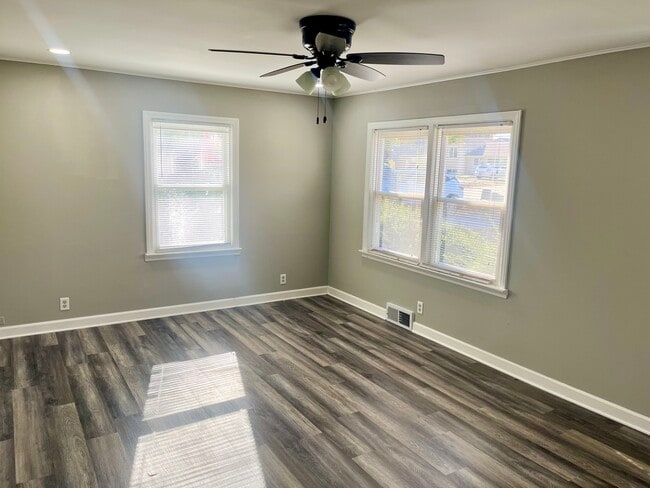 Building Photo - 805 S Norbury Ave