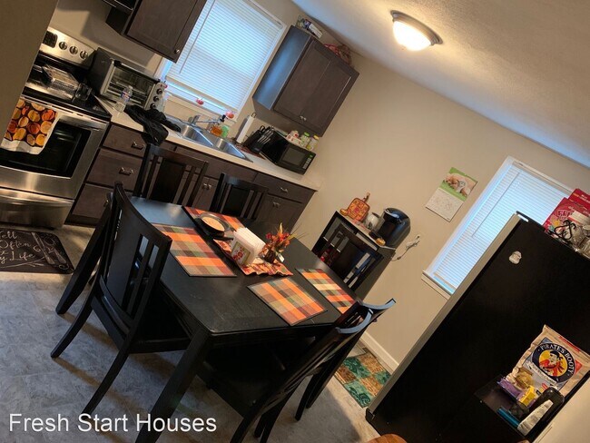 Foto del edificio - 4 br, 1 bath House - 108 Parker Ave