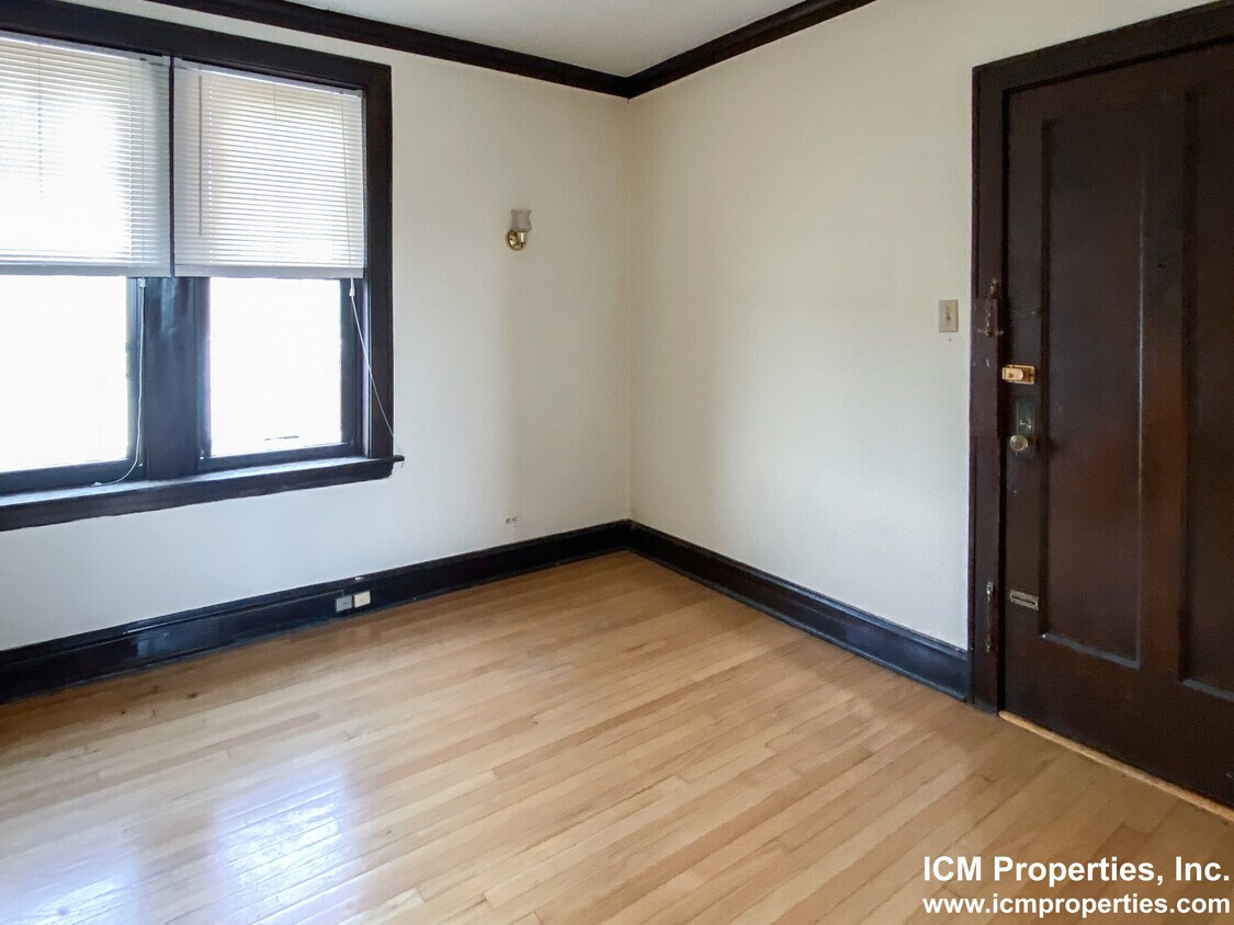 Primary Photo - 3618 N Marshfield Ave
