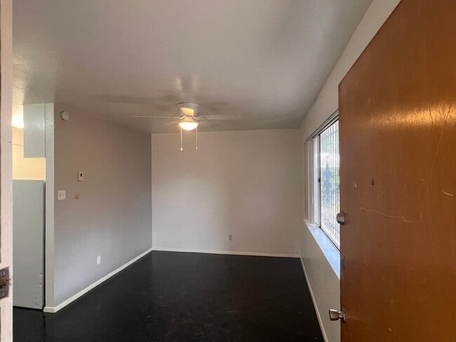 Building Photo - 816 Ortiz Dr SE