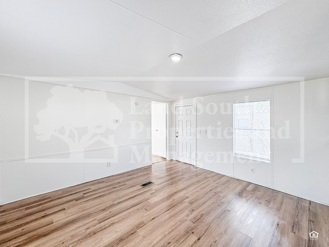 Building Photo - 1165 Meadow Lawn Street