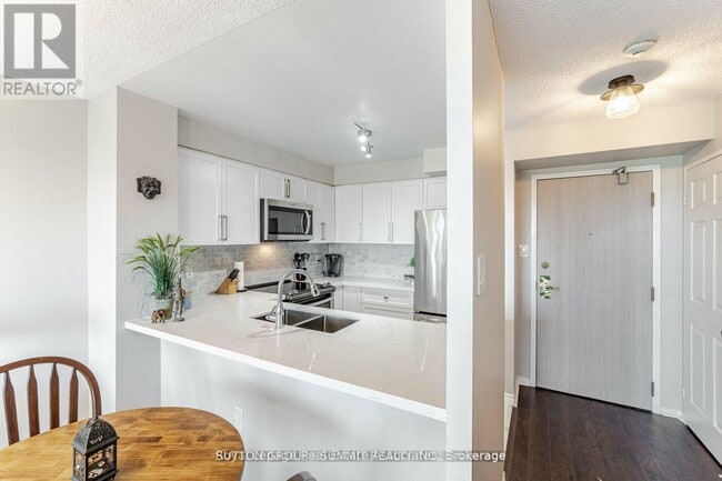 Photo du bâtiment - 2177-2177 Burnhamthorpe Rd W