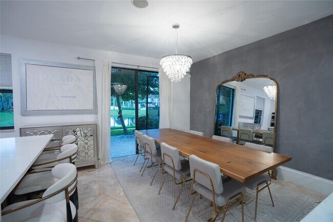 Foto del edificio - 4041 Devenshire Ct