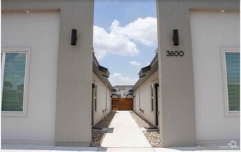 Building Photo - 3600 Jessica Ln
